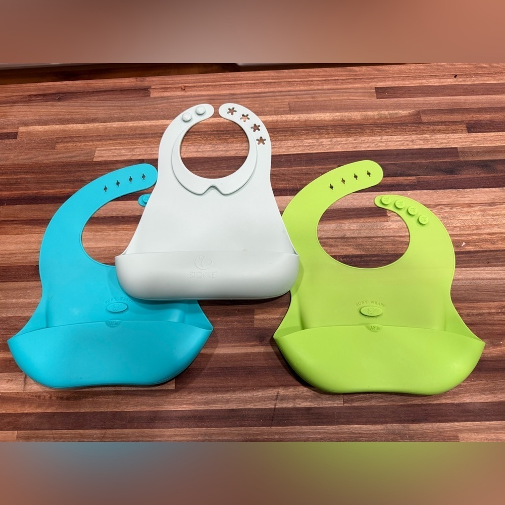 Silicon Bibs Bundle Stokke Munch Bib and Abiie Ruby Wrapp